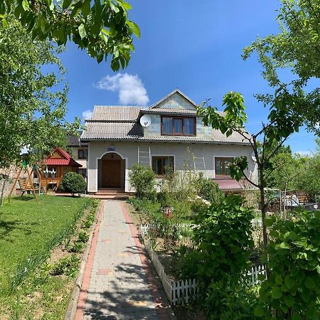 Guest House Viktoria Jaremtsche Exterior foto