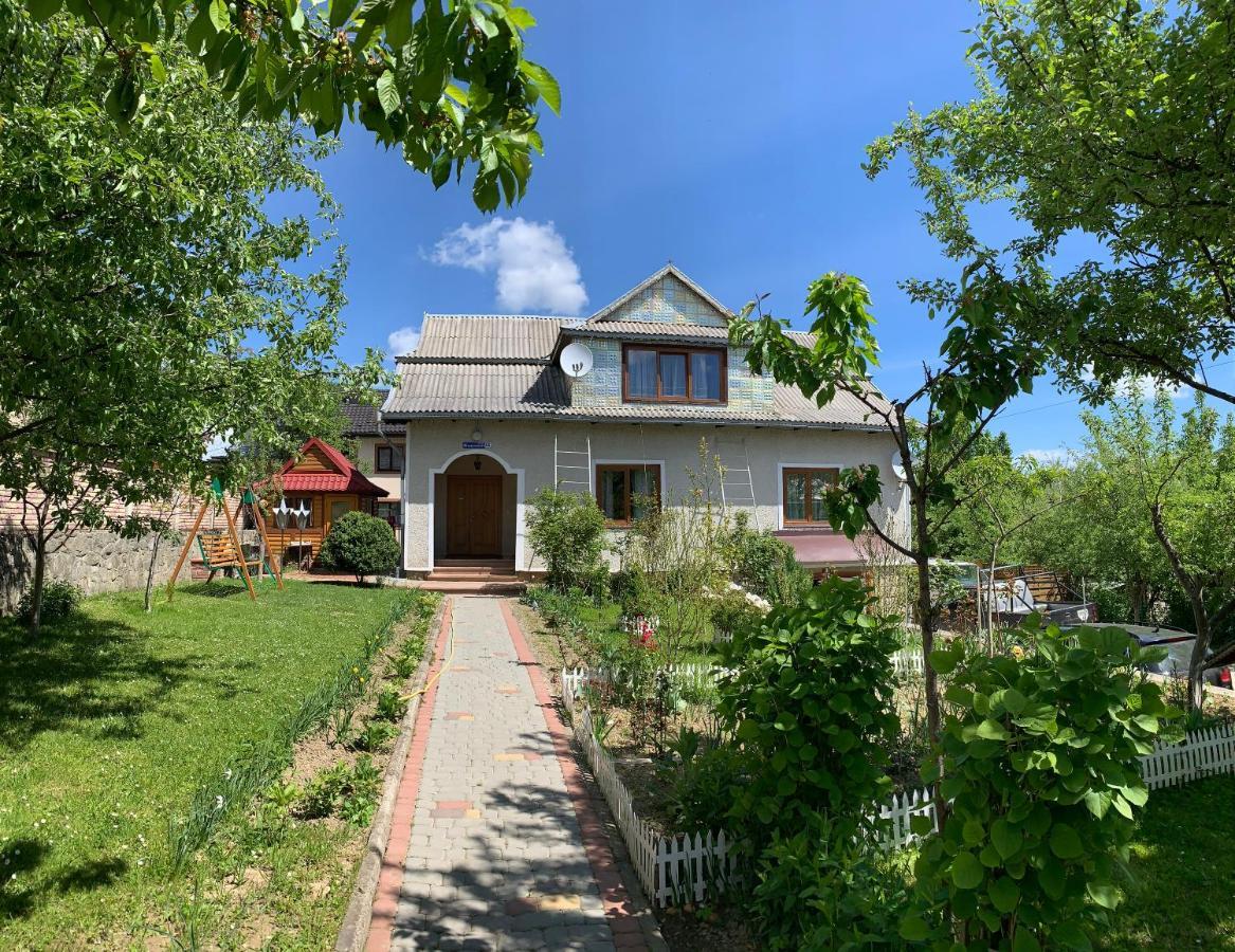 Guest House Viktoria Jaremtsche Exterior foto
