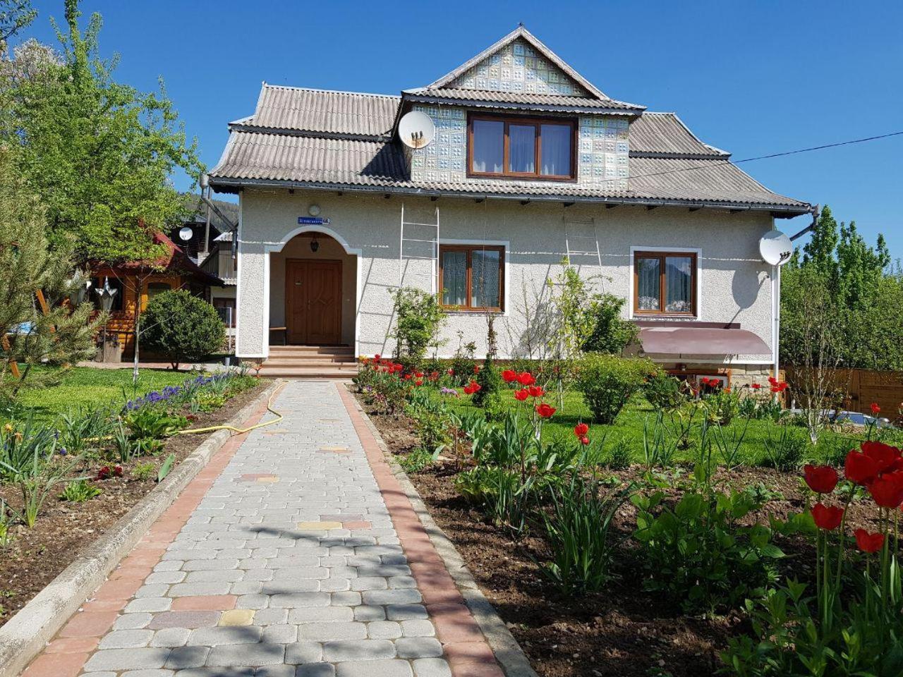 Guest House Viktoria Jaremtsche Exterior foto