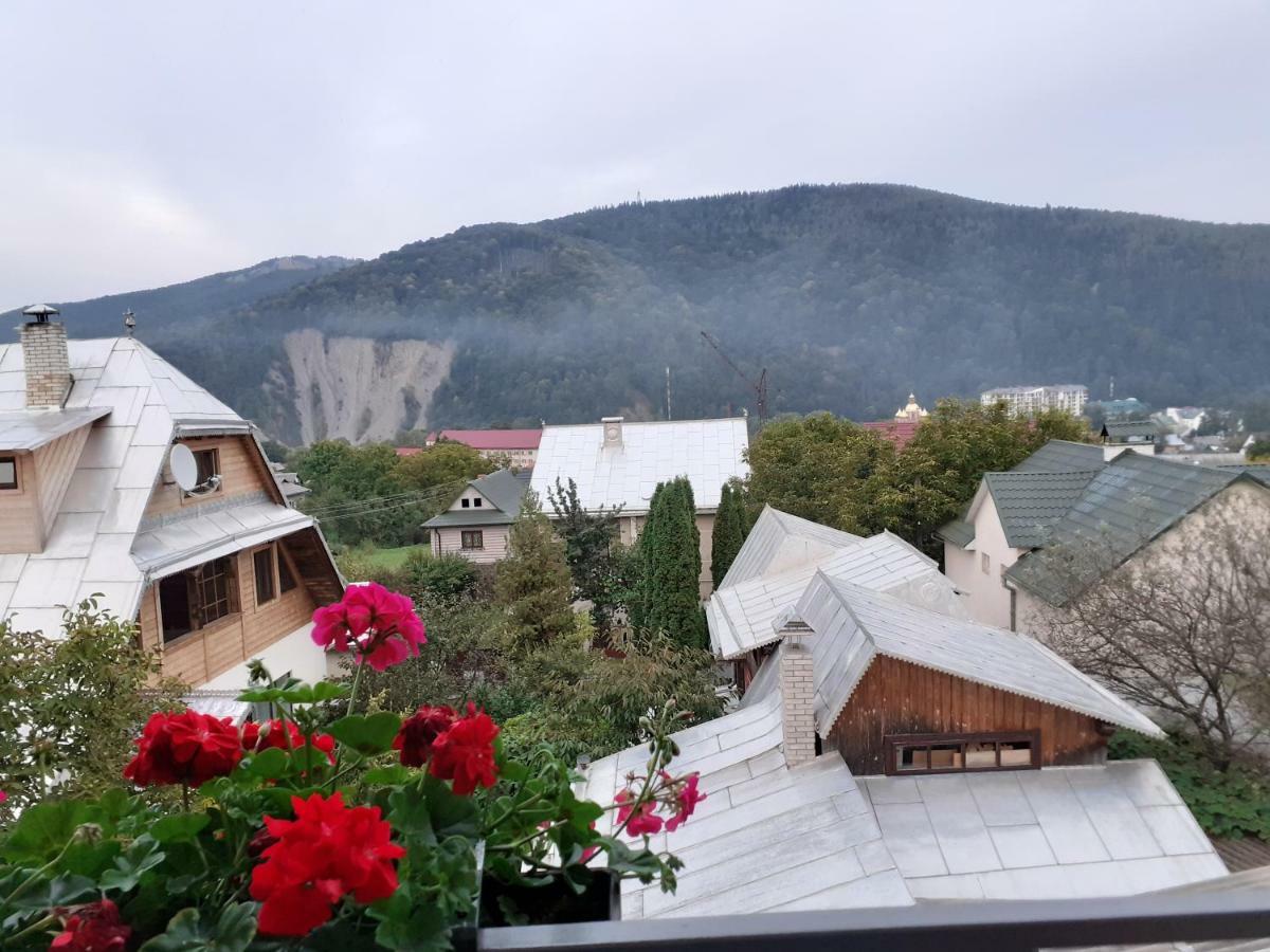 Guest House Viktoria Jaremtsche Exterior foto